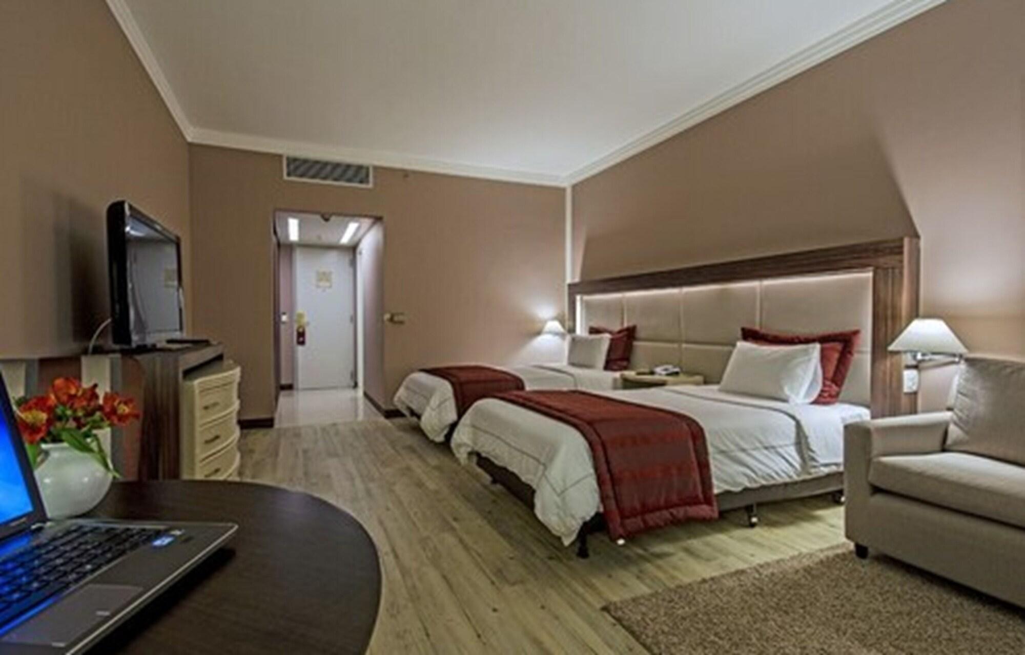 Hotel Transamerica סאו פאולו מראה חיצוני תמונה A room at the hotel
