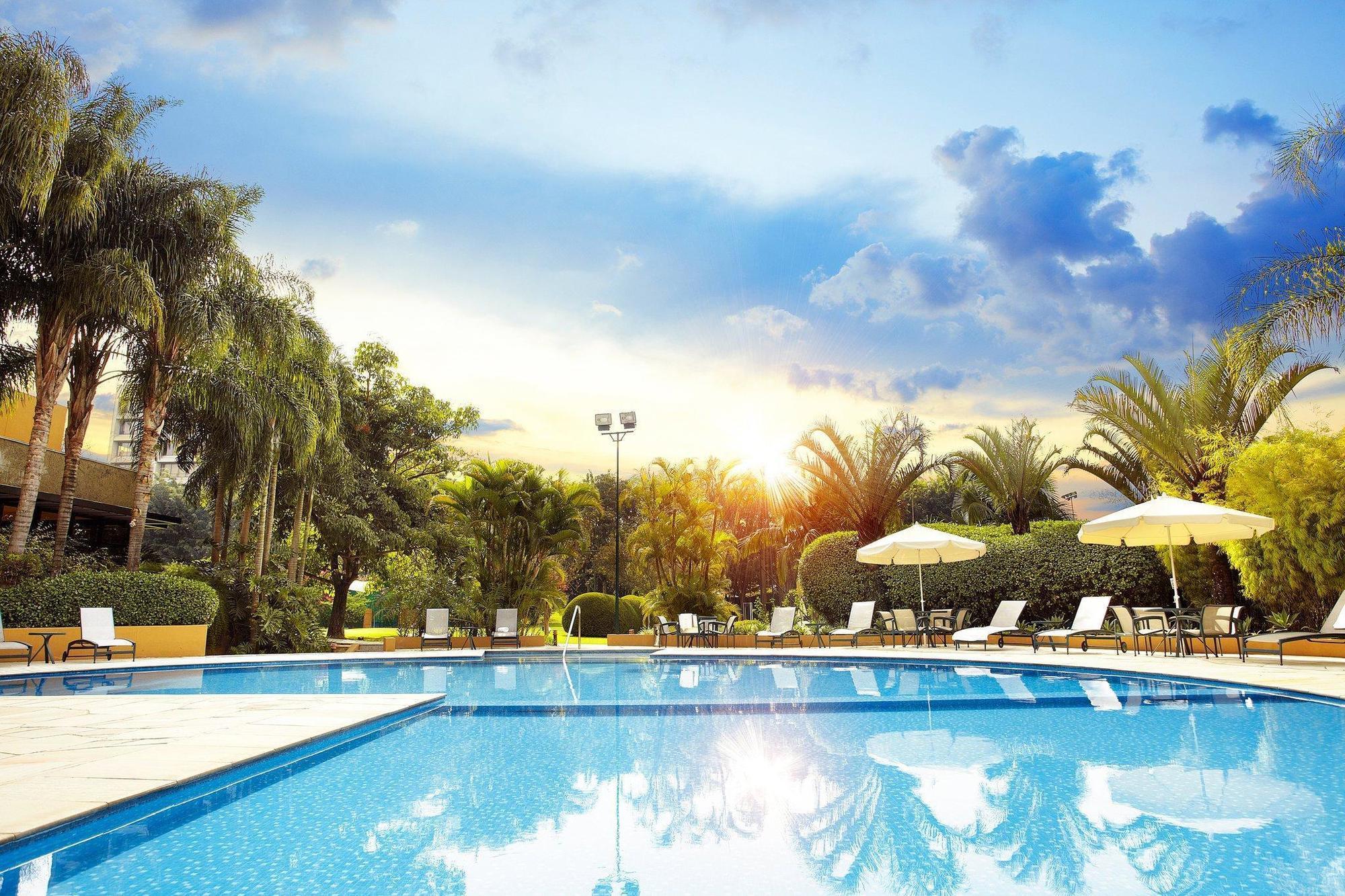 Hotel Transamerica סאו פאולו מראה חיצוני תמונה The pool at the hotel