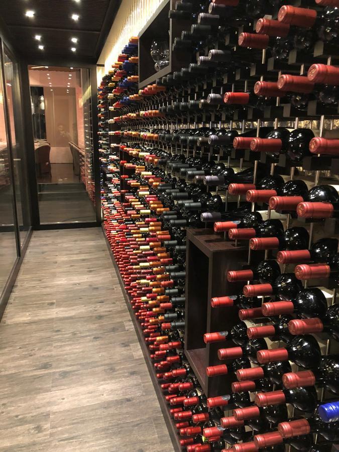 Hotel Transamerica סאו פאולו מראה חיצוני תמונה Wine cellar at the restaurant